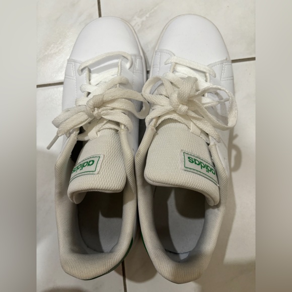 Adidas runners size 5 Men’s or 6.5 women’s - Picture 2 of 3